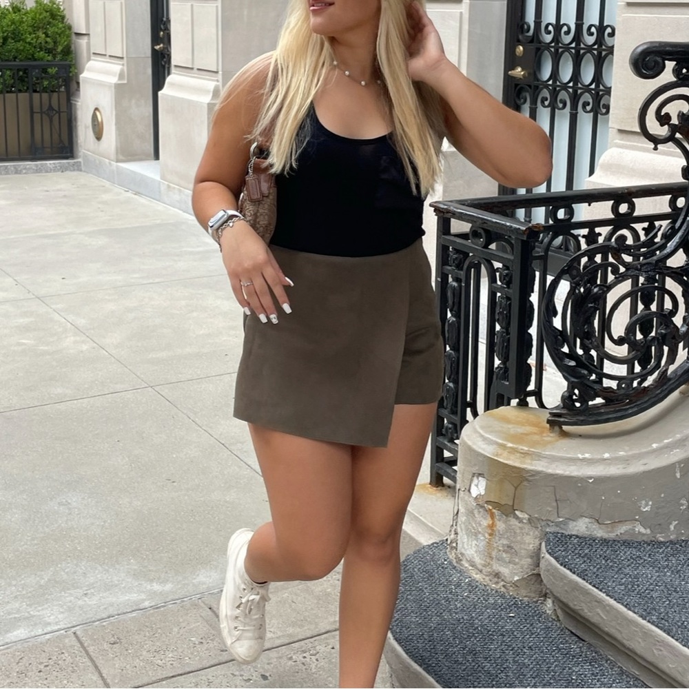 Vestique Olive Skort